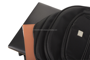 Mochila para Portátil Unisex de Alta Calidad Estilo Ejecutivo de 15 Pulgadas, Fabricada en Tela No Tejida, Impermeable, con Cierre de Cremallera y Correa de Mano - Product Image 4