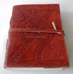 Venta al por mayor Bolsillo con cierre de correa en relieve con Cuaderno de cuero de papel hecho a mano - Product Image 5