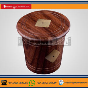 Juego de 5 Dados de Madera de Alta Calidad con Vaso/Taza Incluidos - Product Image 3