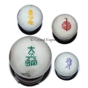 Ágata blanca Usui Reiki bola tallada piedra preciosa con Feng Shui y amor estilo grabado recuerdo - Product Image 1