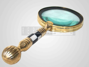Loupe de lecture vintage en laiton et résine de haute qualité, loupe de poche décorative antique pour la lecture de livres et la lecture de petites lettres sur le bureau - Product Image 2