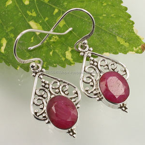 Exquisitos pendientes tribales de piedras preciosas de rubí teñidas de plata esterlina sólida 925, accesorios de joyería notables de corte ovalado - Product Image 1