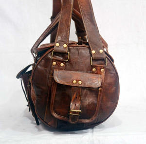 Sac de sport en cuir vintage fabriqué à la main de qualité luxueuse avec plusieurs compartiments disponibles au prix de gros de l'Inde - Product Image 4