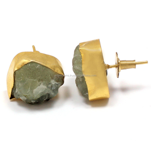 ต่างหูแบบติดหูสไตล์วินเทจสำหรับผู้หญิง ชุบทอง 18K ประดับด้วยควอตซ์สีเขียวดิบ รูปทรงไม่สม่ำเสมอ ทันสมัย คุณภาพสูง ตัวเรือนโลหะผสมแบบหนามเตย - Product Image 4
