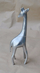 Décoration intérieure moderne Statues de girafe argentées brillantes en aluminium et métal - Product Image 2