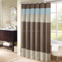 Magnifique rideau de douche élégant en polyester teint en fil, avec impression numérique, léger et lavable, vente en gros en Inde.