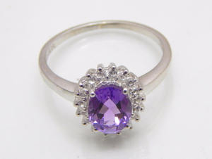 Anillo de Compromiso y Boda Clásico de Plata de Ley 925 con Gema de Cuarzo Amatista de 1.46ct para Mujer - Product Image 3