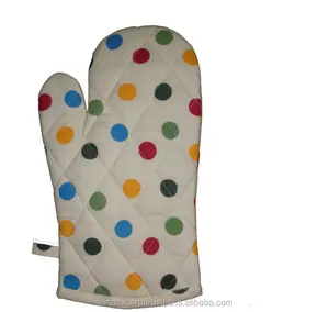 ถุงมือเตาอบทนความร้อนพิมพ์ลายจุดหลากสี - Product Image 1