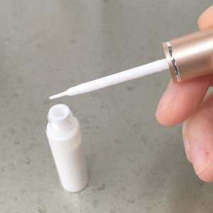 Pegamento para Pestañas en Tira de 5ml de Larga Duración (24 Horas), OEM a Precios de Mayoreo, Extensiones de Pestañas Confiables Disponibles - Product Image 1