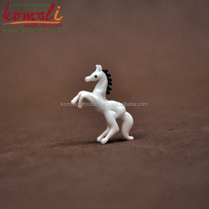 Figurine de cheval en verre blanc Statue en verre animal miniature pour la décoration intérieure, les objets de collection et les cadeaux - Product Image 3