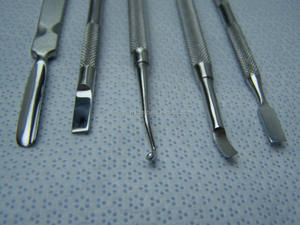 Poussoir à cuticules pour le soin des ongles Beauté Dermatologie Podologie Utilisation chirurgicale dans les salons Ensemble manucure et pédicure - Product Image 3