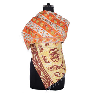 Écharpe de Travail Kantha en Coton Fait Main Style Vintage Design Tendance Pour Filles SC1032 Écharpes Vintage kantha en Coton Cousu Main - Product Image 1