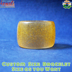 Brazalete de Resina con Purpurina Dorada, Último Diseño en Brazaletes y Pulseras - Product Image 2