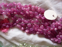 Perles de pierre en forme de goutte d'eau facettées rouge rubis, certifiées par une expertise tierce, CosZcalt Exports BNM702, pour la fabrication de bijoux