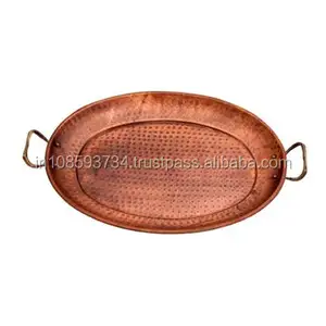 Bandeja ovalada antigua de cobre martillado, con mango de latón - Product Image 1