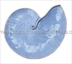 Bol en aluminium bicolore élégant avec finition extérieure argentée et intérieure verte, idéal pour servir des collations, des fruits et une décoration de table - Product Image 2