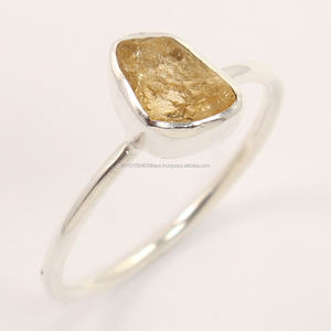 Tiny Cute YELLOW TOURMALINE 925 Plata de ley sólida Forma de lujo Bisel Ajuste Anillo Tamaño Piedra preciosa áspera natural - Product Image 1