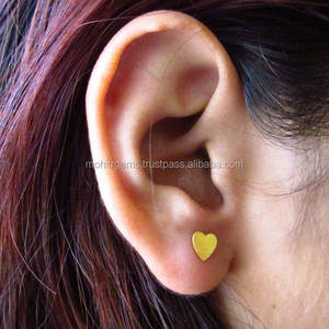 Pendientes de tuerca de oro con corazón delicado de Plata de Ley 925 para uso diario, joyería fina para bodas, aniversarios, fiestas, compromisos - Product Image 3