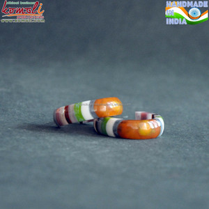 Boucles d'oreilles en résine fine multicouche sur mesure au design vintage - Product Image 5