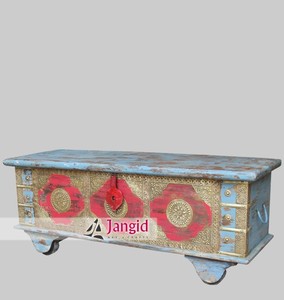 Cajas y Contenedores de Almacenamiento de Madera Antiguos Pintados al Estilo Bohemio, Caja Baúl con Detalles en Latón Hechos a Mano y Tapa Rectangular para Sala de Estar o Dormitorio - Product Image 6