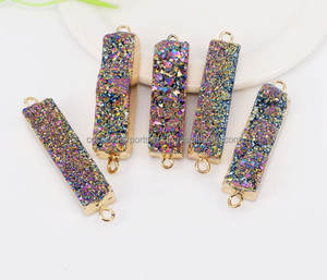 Conector de piedras preciosas de barra de cuarzo Druzy arcoíris de titanio con forma de rectángulo para fabricación de joyas u ocasiones de fiesta con colgantes de dijes - Product Image 2