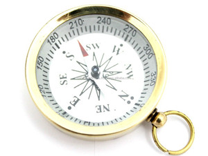 เข็มทิศกระเป๋าทองเหลืองสำหรับการตั้งแคมป์และเข็มทิศเดินป่าเข็มทิศห้อยระย้าขนาด2 .5นิ้วของพิเศษสำหรับเป็นของขวัญสำหรับผู้ชายและผู้หญิง - Product Image 3