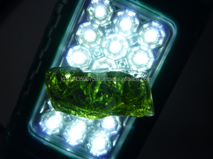 Piedra en bruto de paja de turmalina negra verde natural Piedra preciosa mineral Esmeralda - Product Image 3