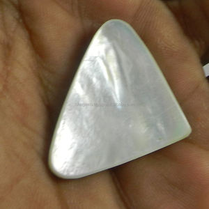 Cabochon triangulaire en nacre de 28x33 mm, 4,25 grammes, pierre précieuse artisanale en vrac pour la création de bijoux fantaisie - Product Image 2