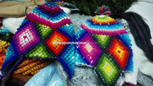 Gorro de Alpaca Chullo con Orejeras Tejido Unisex Perú Ppunchay Colores Brillantes Cuzco - Product Image 5