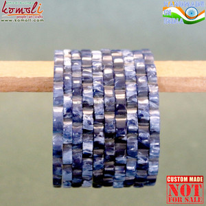 Bijoux en bakélite vintage avec fleur de marguerite rouge sculptée, vente en gros - Product Image 4