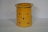 Brûleur d'encens et diffuseur d'huiles essentielles en poterie artisanale marocaine, art populaire, parfum rose et lavande, artisanat traditionnel de Marrakech, vente en gros