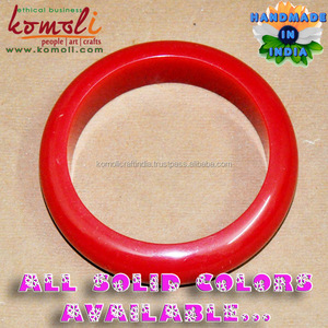 Brazalete de resina acrílica hecho a mano, joyería hecha a mano, color rojo sólido - Product Image 4