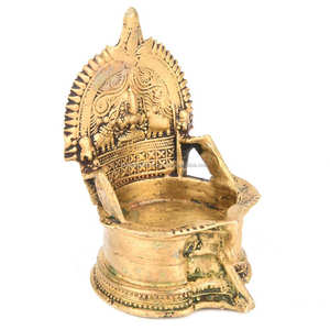 Fabriqué à la main En Laiton Doré Déesse Laxmi Deepam Gravé Décor À La Maison Décoration - Product Image 3