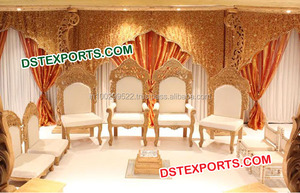 Ensemble de chaises de mariage Bollywood élégantes, magnifiques chaises de Mandap hindoues avec sculptures dorées pour les mariages en Californie - Product Image 3