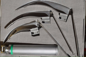 McCoy Flexi-Tip Fiberoptic LED Laryngoscope Set Blade Model 4843 <b>Electric</b> CE Certified Class II ISO13485 - Product Image 3