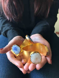 Manchette en or réglable pour bracelet avec pierres précieuses Druzy en agate bleue/blanche Accessoire de breloque à la mode - Product Image 4