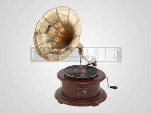 Gramophone vintage en bois de forme ronde décorative en laiton pour la décoration de bureau - Product Image 4