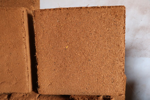 Enorme bloque de turba de coco natural de 5 kg en marrón, producto agrícola de fábrica superior para el crecimiento de plantas directo de la India - Product Image 5
