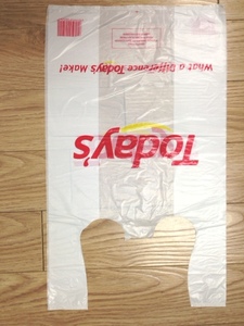 ถุงเสื้อยืด HDPE เกรดอาหาร ย่อยสลายได้ทางชีวภาพ สำหรับอุตสาหกรรม พร้อมหูหิ้วแบบเสื้อกั๊กและฐานข้าง - Product Image 2