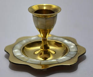 Elegante candelabro hecho a mano de metal de latón con fregona tamaño 9x7cm con linternas tarros de velas para actividades religiosas - Product Image 4