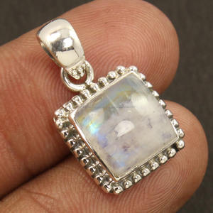 Pendentif carré spécial en argent sterling 925 massif, pierre de lune arc-en-ciel blanche naturelle, petit et mignon, solitaire, tendance - Product Image 1