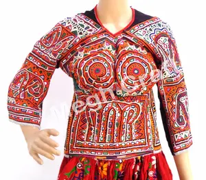 เสื้อคลุม Banjara Choli แบบวินเทจของอินเดีย,เสื้อเบลาส์สีแดงงานปักกระจกโบราณ