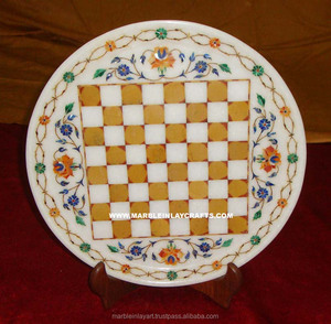 Placa con incrustaciones de mármol con diseño de ajedrez hecho a mano - Product Image 1