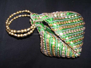 Monedero de mano Potli con cuentas doradas - Product Image 5