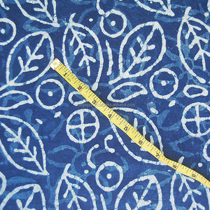 Tela de Algodón Azul Índigo Estampada a Mano con Bloques Sanganeri, la Más Vendida, Ecológica, para Camisas, Lencería, Niños, Niñas y Cortinas - Product Image 3