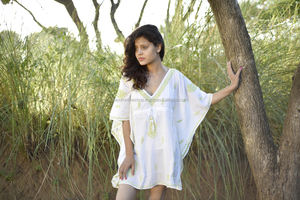 Tunique de caftan en coton indien pour adultes, tenue décontractée élégante de grande taille avec broderie à col rond, manches courtes, design durable - Product Image 3