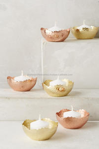 Porte-bougie artisanal en métal martelé avec fer de couleur cuivre et or pour décoration intérieure et extérieure - Product Image 4