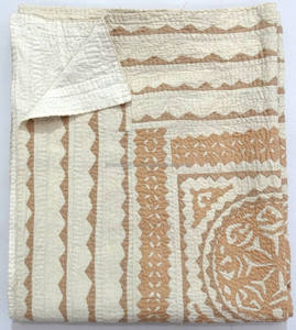Couvre-lit indien beige Patchwork Kantha Quilt fait à la main Kantha Rali - Product Image 3