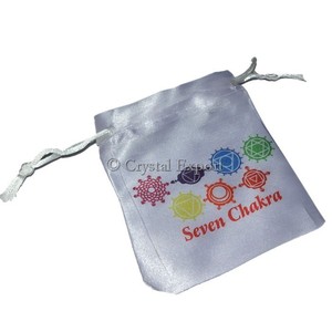 สัญลักษณ์จักระเจ็ดตัวบนกระเป๋ากำมะหยี่สีขาว: กระเป๋ากำมะหยี่ขายดี - Product Image 1