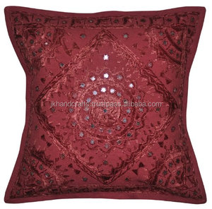 Hecho bordado a mano y espejo trabajo indio algodón granate Fundas de cojín - Product Image 1